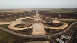 Трасса к Крымскому мосту в Краснодарском крае готова на половину