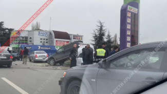 Четыре автомобиля столкнулись у АЗС на улице Киевской в Симферополе