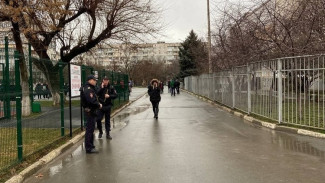 В нескольких школах Симферополя отменили занятия из-за угрозы взрывов