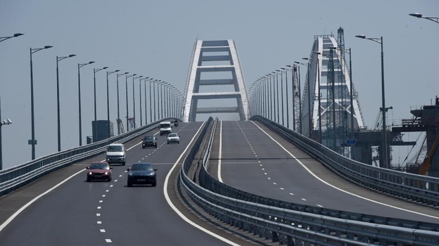 Интенсивность движения по Крымскому мосту резко увеличилась