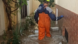В Симферополе спасли двух мужчин, которых потоп заблокировал в подвале 