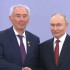 Владимир Путин наградил директора Симферопольского завода Александра Баталина золотой медалью «Герой труда»