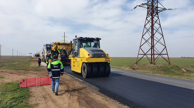 Дорогу Черноморское – Евпатория заасфальтировали на четверть