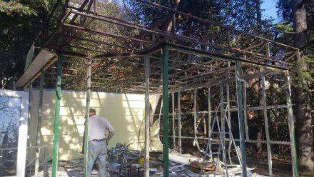 В Ялте снесли незаконный торговый павильон в историческом центре города