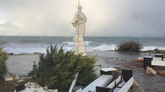 В Севастополе памятник апостолу Андрею Первозванному уцелел в сильнейший шторм 