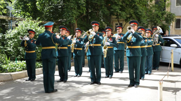 В Симферополе стартовали персональные Парады Победы для ветеранов