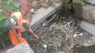 Коммунальщики расчищают реку Абдалка
