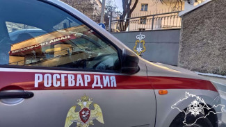 В Севастополе студент под действием наркотиков устроил дебош в общежитии