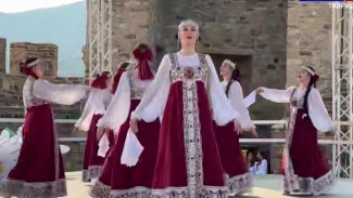 В Крыму провели патриотическую акцию «Ты – в сердце, Россия!» 