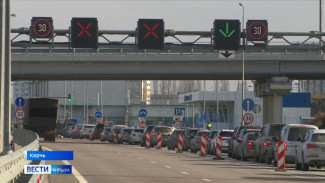 Досмотр транспорта усилили на подъездах к Крымскому мосту
