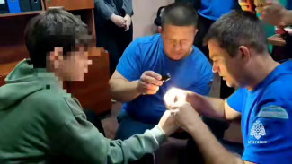 В Симферополе спасатели вызволили палец ребёнка из металлической «ловушки»