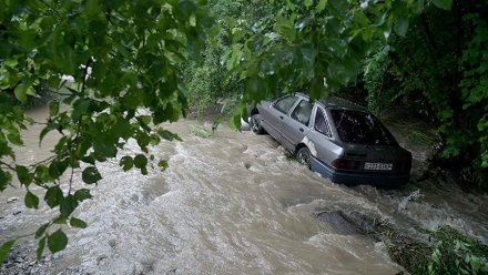Жители Симферопольского района лишились 14 машин во время потопа