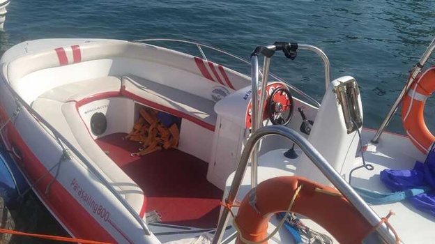 У крымчанина изъяли катер с парашютом после травмирования туриста 
