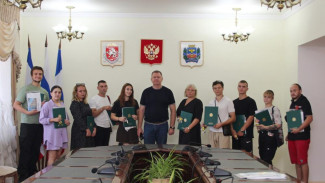 Дети-сироты в Симферополе получили ключи от новых квартир