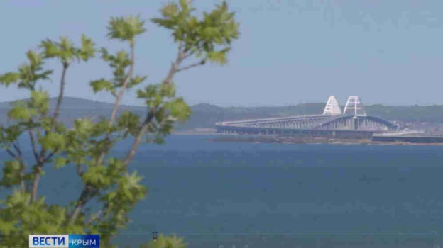 Почти миллион автомобилей проехало по Крымскому мосту в летний сезон