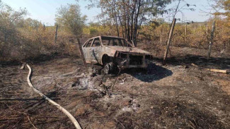 Два автомобиля сгорело в Бахчисарайском районе