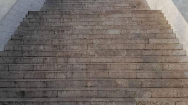 Митридатская лестница в Керчи снова начала разрушаться, подрядчику предъявят претензии