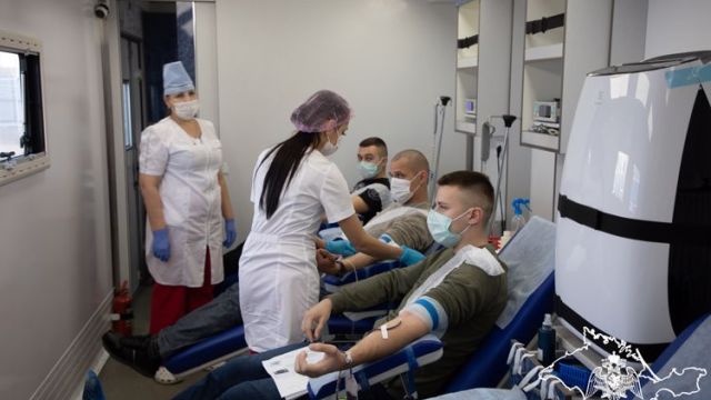 Бойцы крымского спецназа сдали 25 литров крови