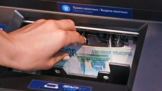 ВТБ прогнозирует снижение снятия наличных у россиян и рост безналичных платежей