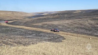 В Симферопольском районе загорелась сухая трава 
