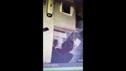 Два парня украли миллион рублей, купили машины и с девушками поехали отдыхать