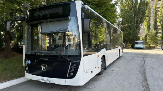КамАЗ передал в Крым обновленный автобус для тестовой эксплуатации 