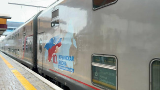 В Симферополь прибыл брендированный поезд «Таврия» в честь 10-летия Крымской весны