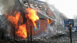 В Феодосии на пожаре в частном доме погибли два человека
