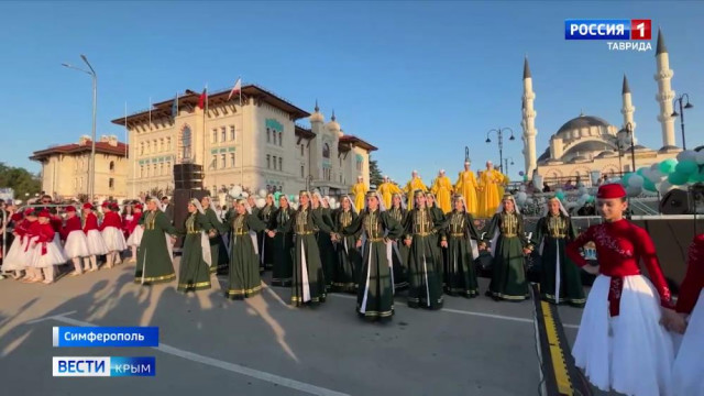 Мусульмане Крыма сегодня впервые отметили Курбан-Байрам возле Соборной мечети