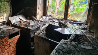 В Симферопольском районе из горящего дома пожарные спасли человека