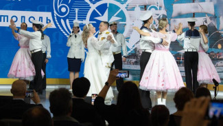 На Севастопольском стенде форума-выставки "Россия" прошла свадебная церемония