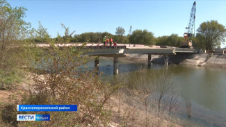 На ремонт аварийного моста в Крыму выделили более 100 млн рублей