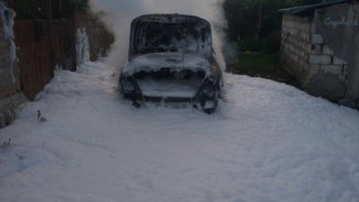 В Симферопольском районе сгорел Mercedes