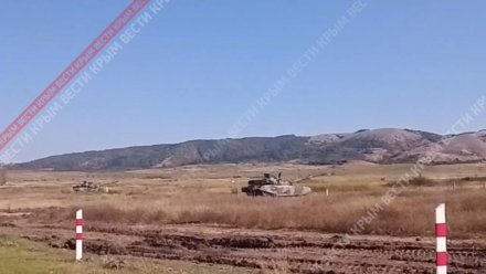 Мобилизованные крымчане учатся применять новые танки