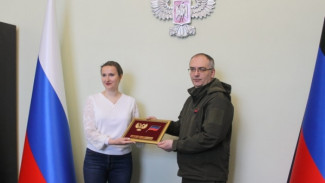 Рубель передала ДНР гуманитарную помощь от крымчан