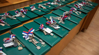 В Симферополе выдали ключи от квартир гражданам из числа реабилитированных народов Крыма