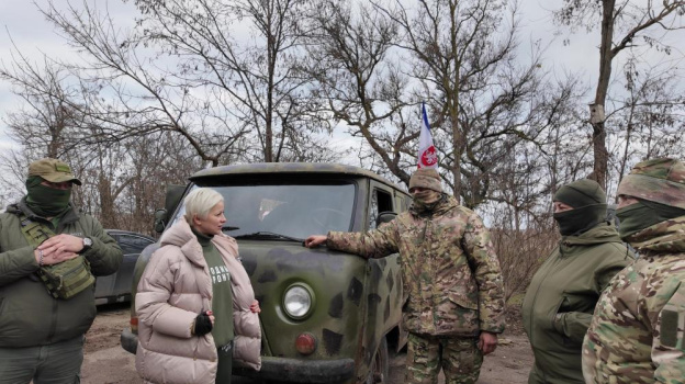 Волонтёры из Крыма отправили на фронт автомобиль