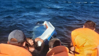 В море в районе Николаевки перевернулась лодка с мужчиной и ребенком
