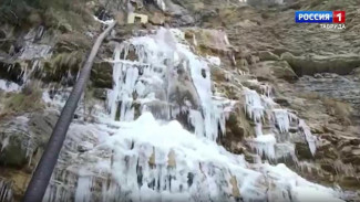 В Крыму покрылся льдом водопад Учан-Су