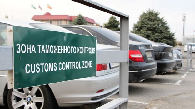 Сроки временного ввоза автомобилей продлили в Крыму