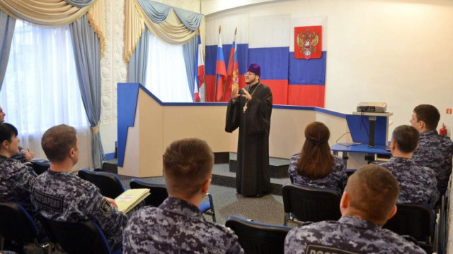 Духовенство Симферопольской и Крымской епархии проводит встречи с росгвардейцами