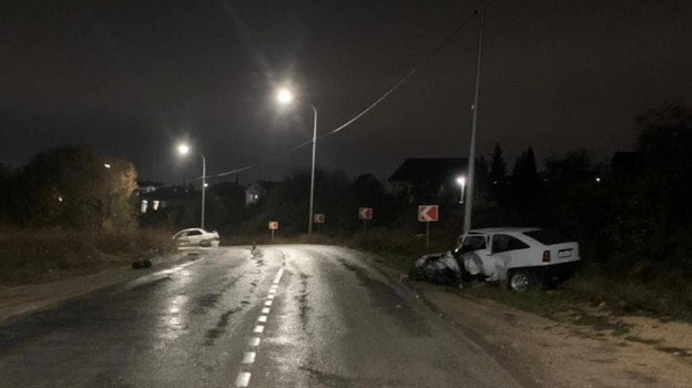 В Севастополе лоб в лоб столкнулись две машины. Погиб человек