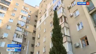 Настоящий конфликт поколений длится уже больше года в одном из дворов Симферополя по адресу: Трубаченко, 5