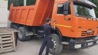 В Севастополе обнаружили грузовик с опасным мусором