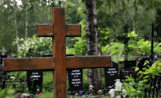 На кладбищах в Крыму проведут уборку