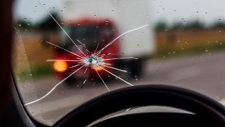 Пьяный мужчина в Ялте камнем разбил чужую машину 