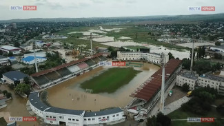 Река Катерлез затопила стадион в Керчи (ВИДЕО)