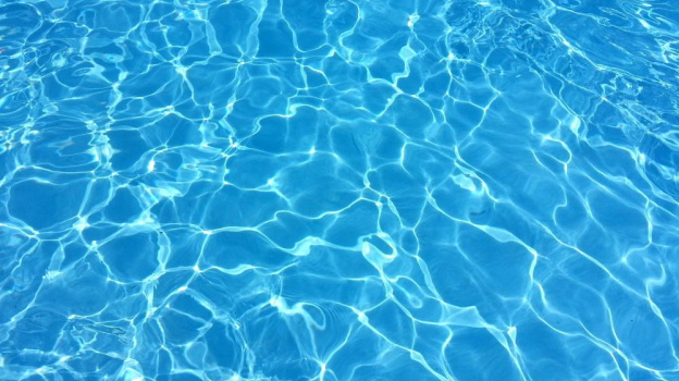 Трехлетняя девочка утонула в бассейне в Крыму