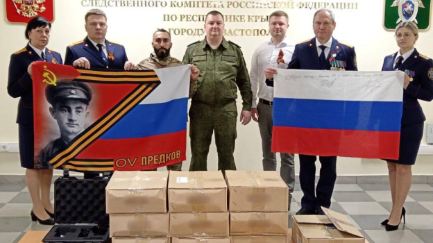 Сотрудники крымского Следкома передали снаряжение для солдат в зону спецоперации