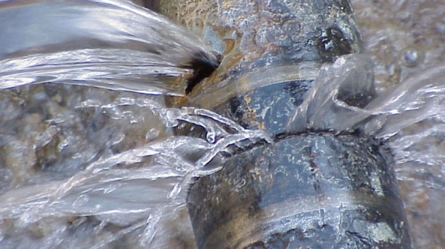 В Алуште выявлена крупная утечка воды у горожанина